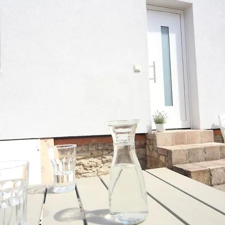 Holiday home Hofhaus Mit Riesengarten - Gemuetliches Haeuschen Im Kern Des Schoensten Mainzer Stadtteils Finthen *