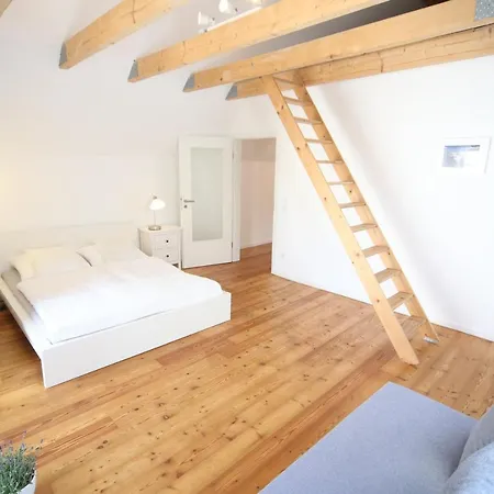 Holiday home Hofhaus Mit Riesengarten - Gemuetliches Haeuschen Im Kern Des Schoensten Mainzer Stadtteils Finthen